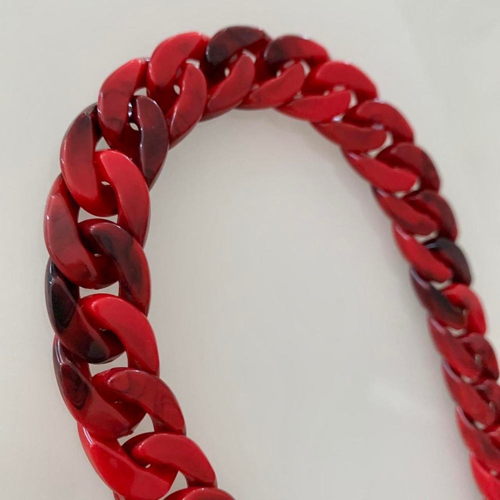 Acrylic Red Tortoise Shell Chain - Picture 3 of 3